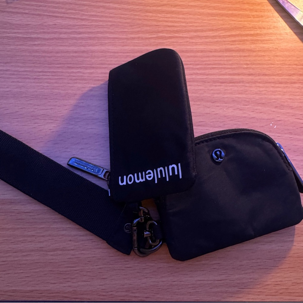 Lululemon dual pouch wristlet